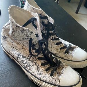Black n white floral hi top converse chuck Taylor